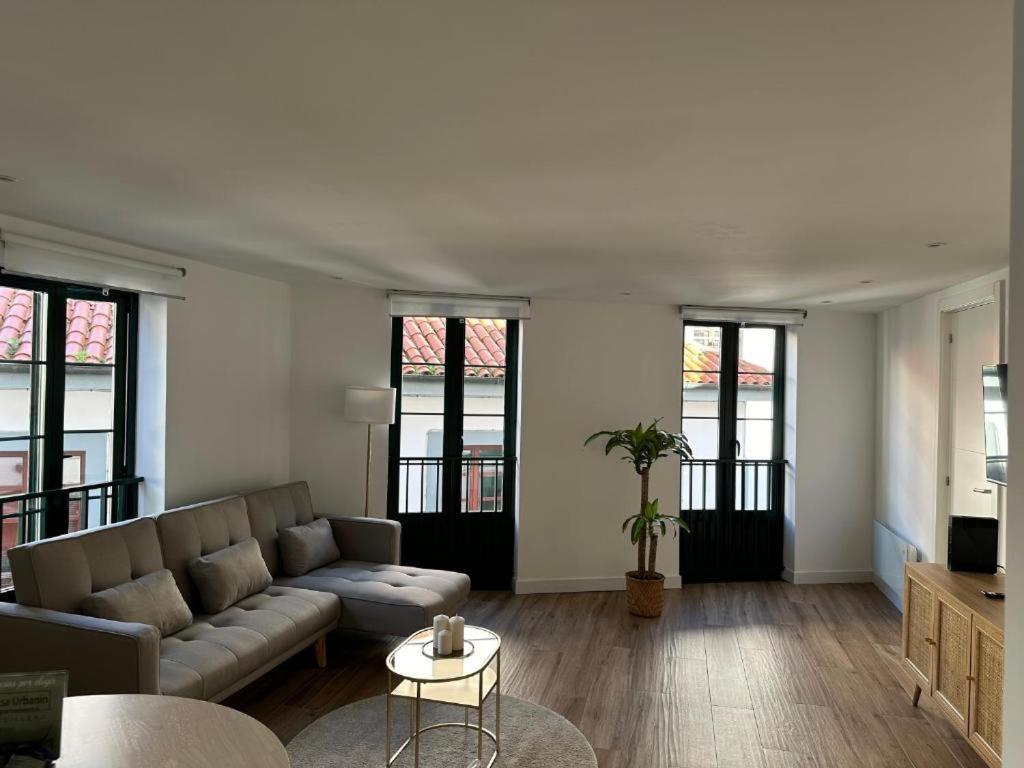 Apartamentos Urbanin II Plaza De San Pedro Cudillero Kültér fotó